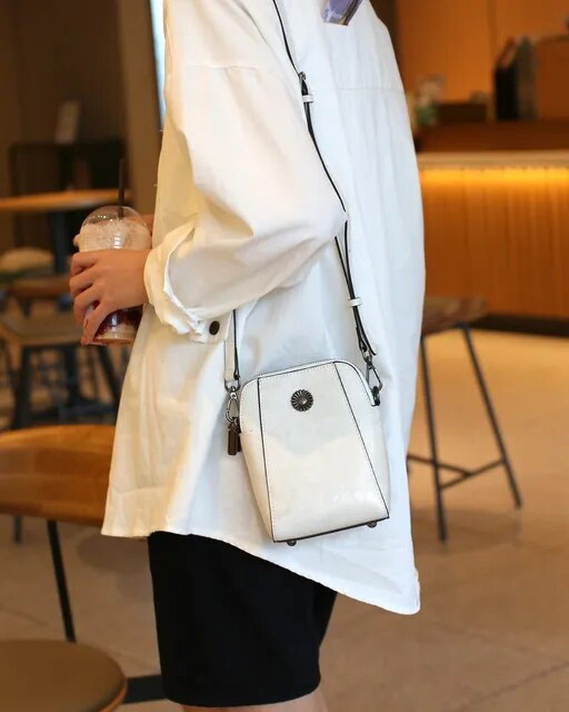 "Stylish Leather Crossbody Phone Bag for Women - Fashionable and Versatile!"