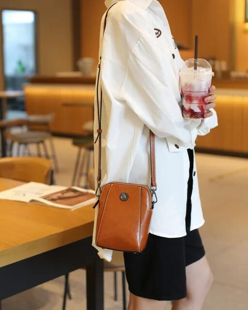 "Stylish Leather Crossbody Phone Bag for Women - Fashionable and Versatile!"